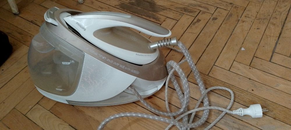 Profesionalna Stacja parowa Philips  Perfect caref