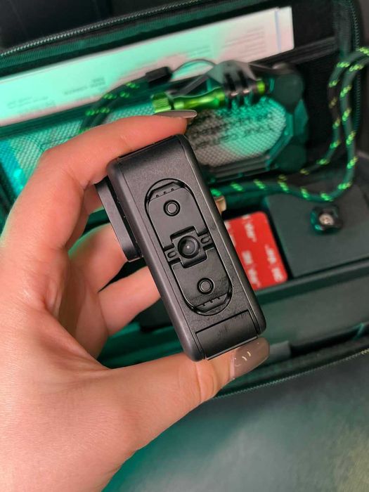 Екшн-камера GoPro Hero 13 з магнітним кріпленням