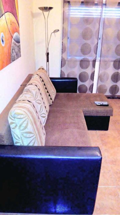 T2 mobilado e equipado com marquise e dispensa em Olhão