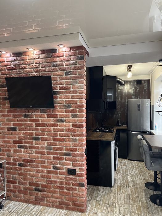 Подобово 1 кімн.квартира-студія.Вода постійно.