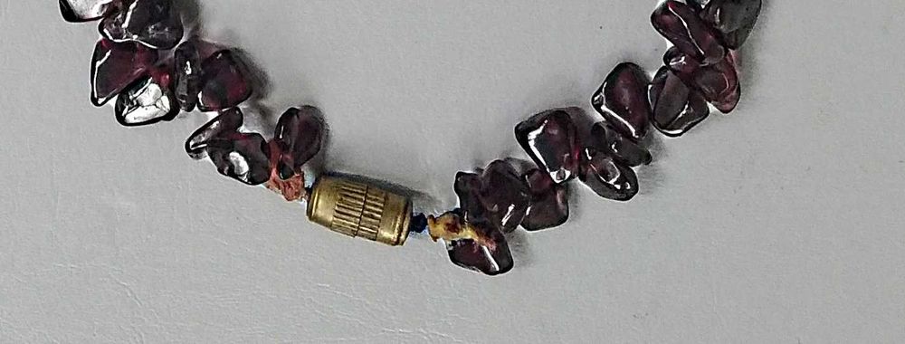 Ожерелье ( полудрагоценные камни чёрного цвета ( опал, оникс, нефрит))