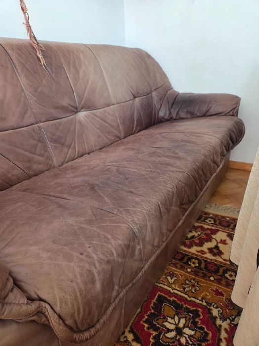 Brazowa Sofa skórzana, nierozkłada. Za darmo.