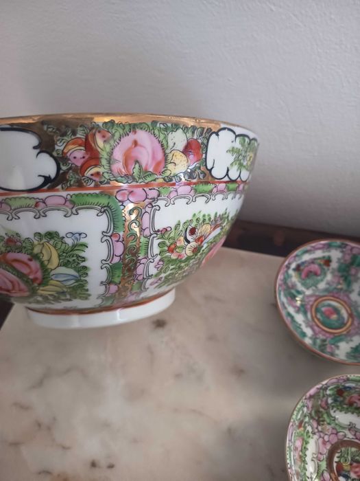 Saladeira e 12 taças porcelana - Fabricado em Macau
