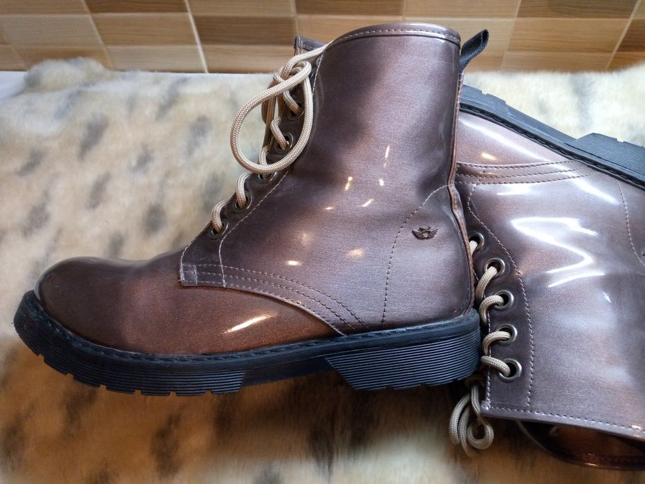 Ботинки берцы женские демисезон зима.  Германия Лаковая кожа Размер 41