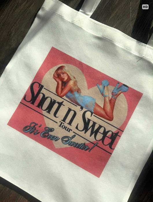 Torebka torba tote bag materiał non woven Sabrina carpenter