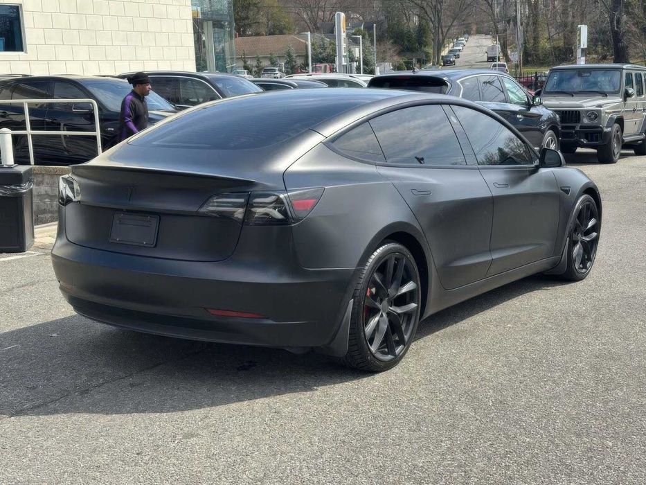 Tesla Model 3 Long Range      2023