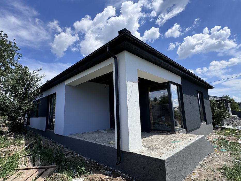 1-прверховий будинок Шкуринці в закритому уомплексі