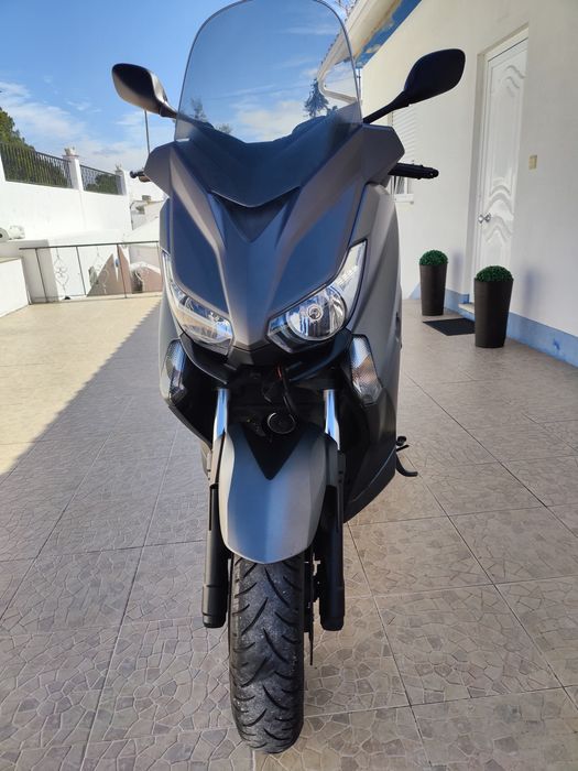 Yamaha Xmax - 400 (imaculada)