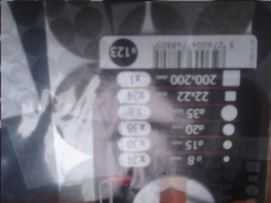 Conjunto de proteções para mesas cadeiras etc novo só 1€