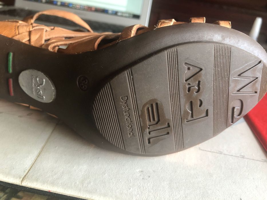 Botas sandália Dysfunctional novas