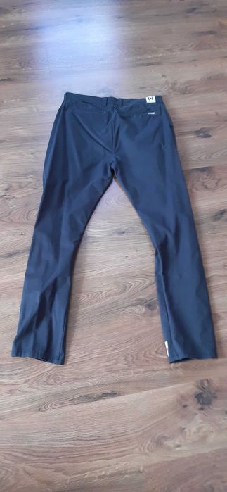 [15] Spodnie materiałowe marki CROPP w rozmiarze 32.