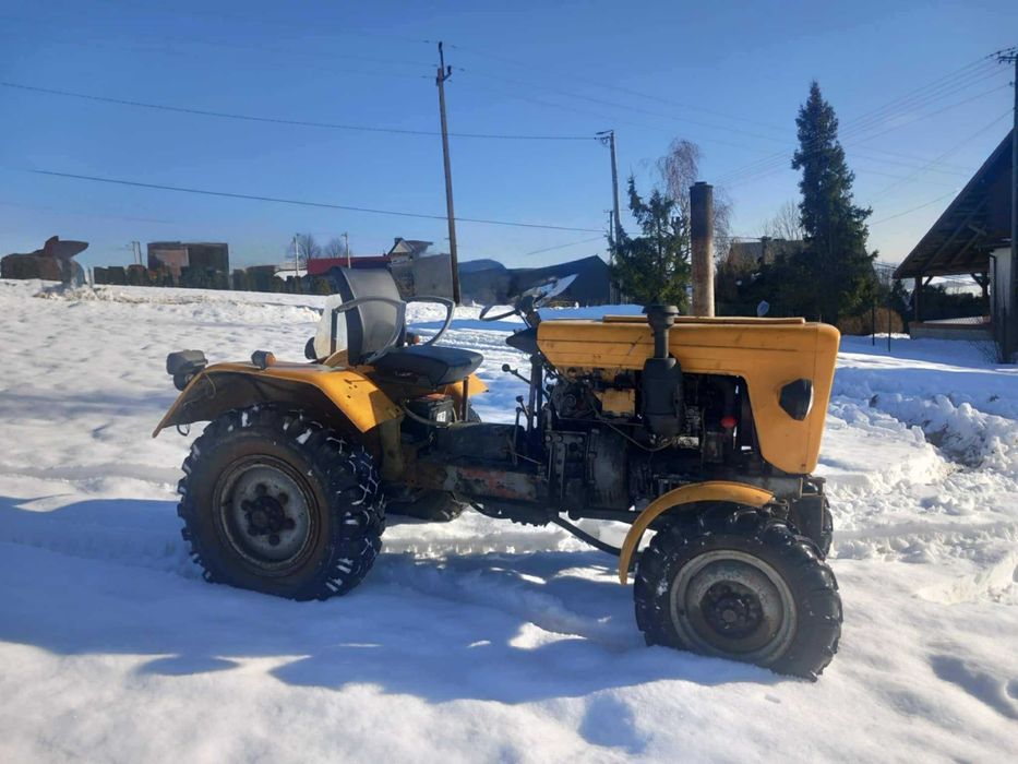 Ciągnik SAM 4x4 z silnikiem C328 podnośnik