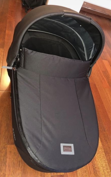 Piękna czarna Gondola luksusowy klasyk marki Cybex Priam 4.0 Lux