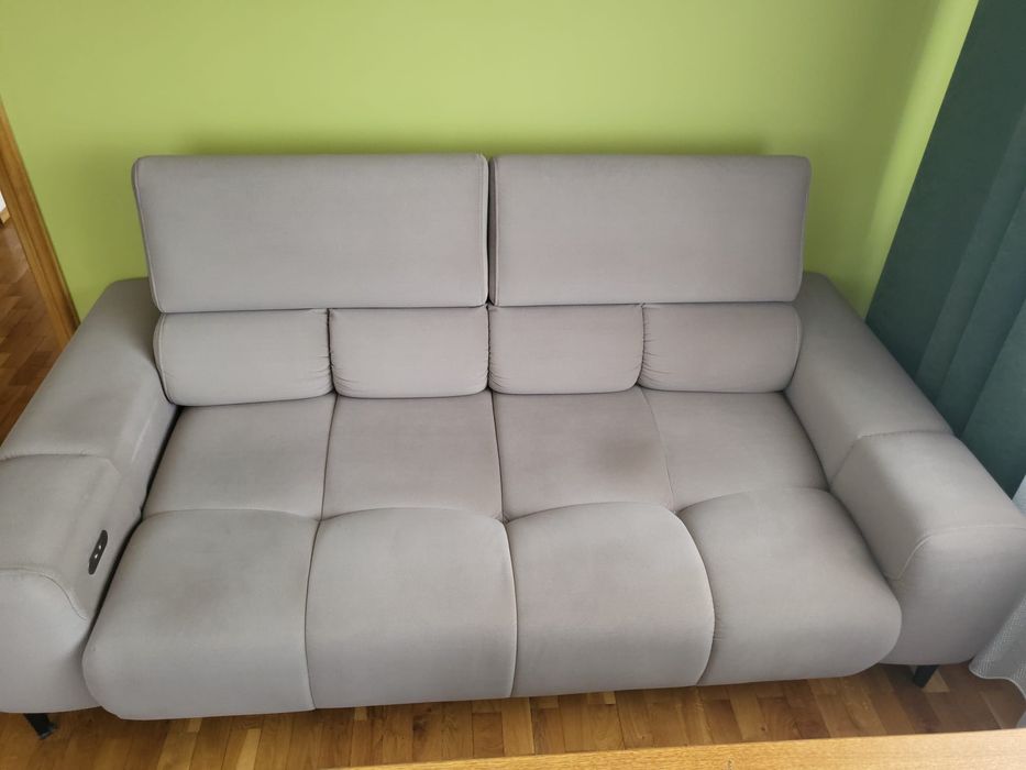 Sofa, pufa i dwa fotele