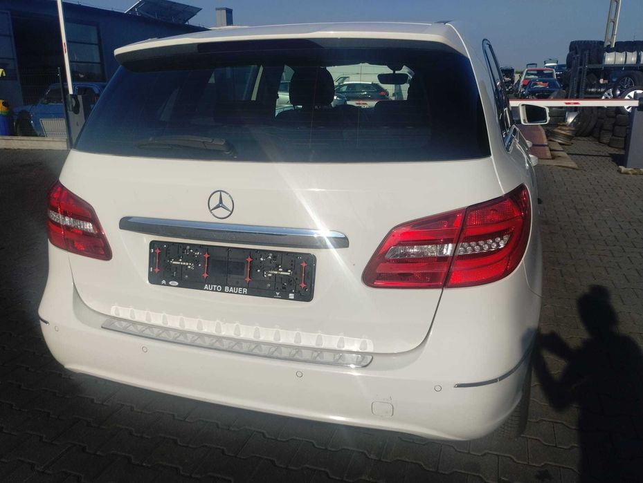 klapa tył tylna szyba lampy kompletna Mercedes B-klasa W246 lakier 650