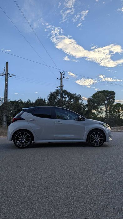 Toyota yaris híbrido 2022