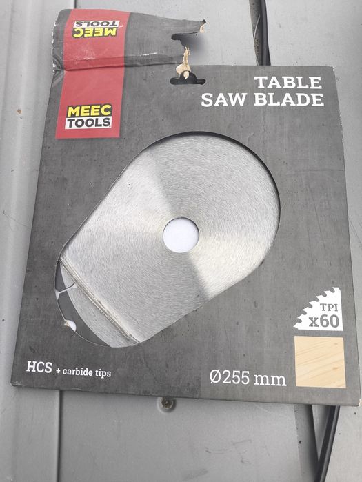 Pilarka stołowa 2000 W Ø250 mm
Meec Tools