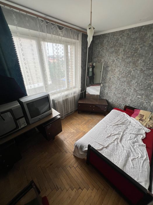 Простора 4-х кімнатна квартира 80м² | Стебницька