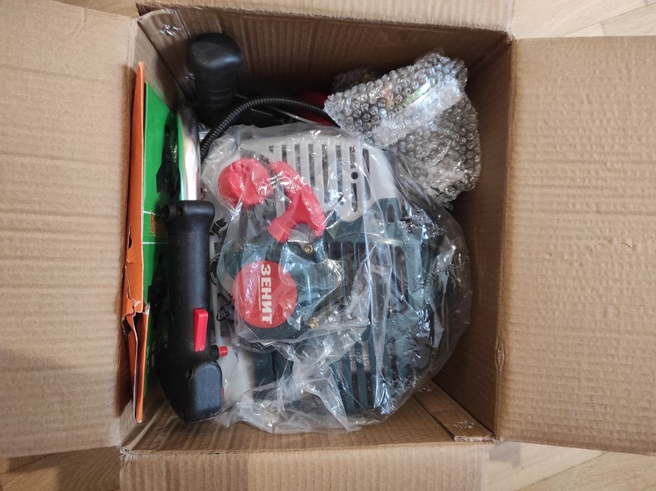 Нова бензокосарка, повний комплект