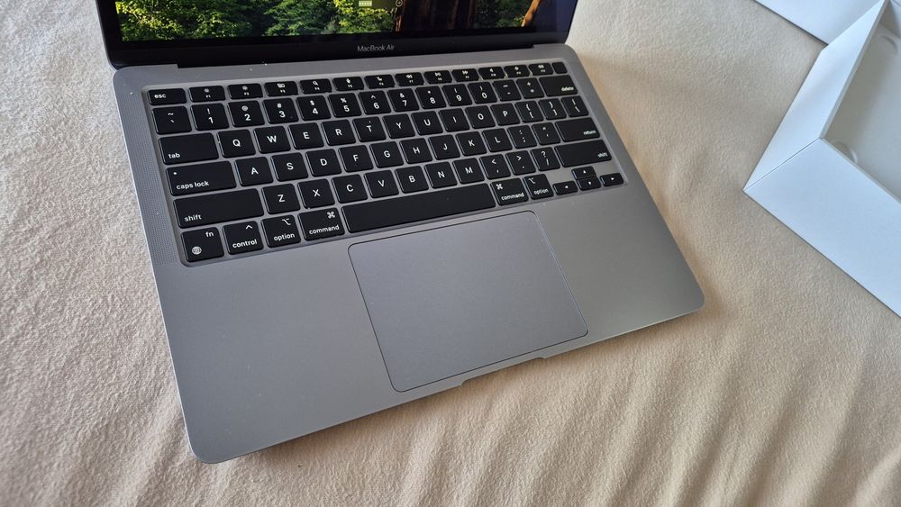 Macbook Air M1 13.3 8/256gb zadbany