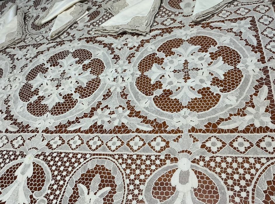 Toalha exclusiva de luxo bordada á mão Renda Veneziana de Burano,2,60x1,65-NOVA