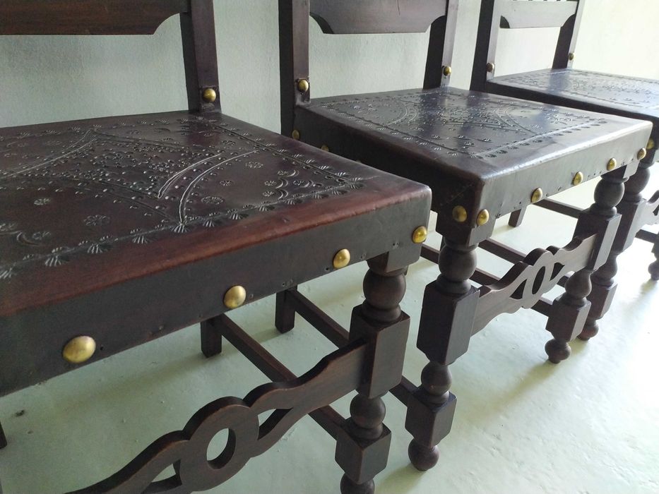 6 Fully Restored Wooden Chairs (€40 per unit)64740485318787123