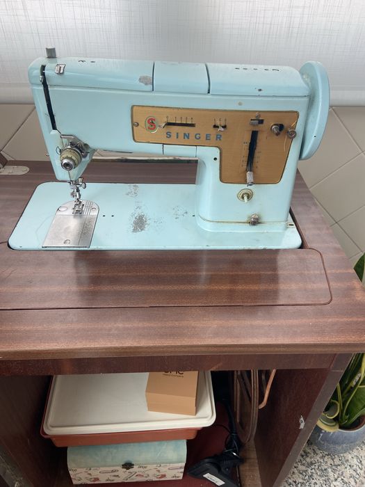 Maquina de costura singer azul