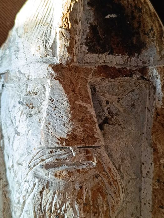 Busto em pedra de D. Afonso Henriques com Espada