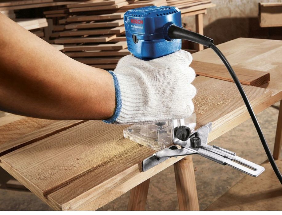 Фрезер Bosch GKF 550 Professional