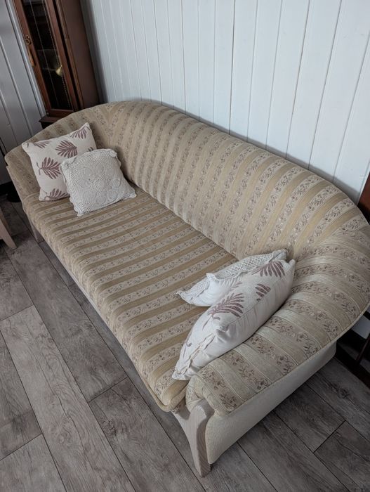 Sofa z funkcją spania i dwa fotele
