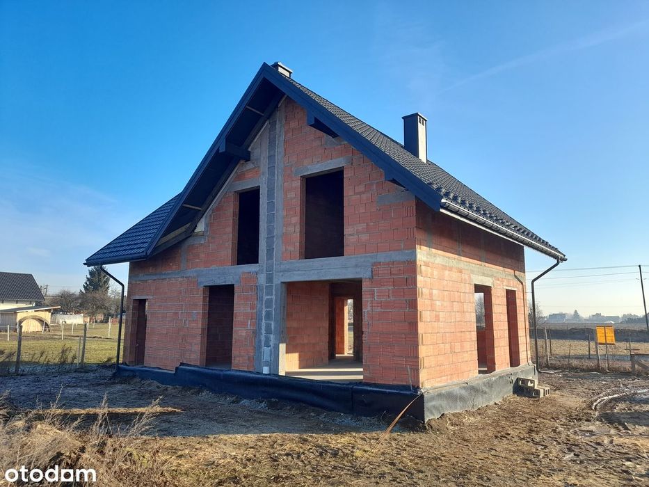 Wolnostojący, duży dom rodzinny. Spokojna okolica. 15 km Krakowa