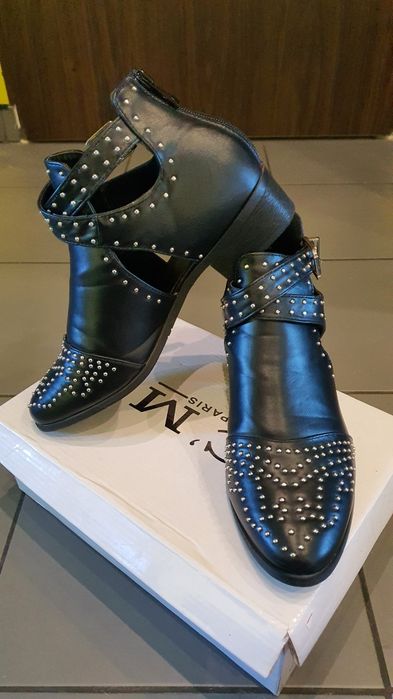 Botki  damskie  z wycięciami
