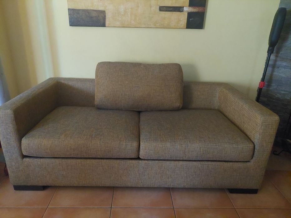 Sofá como novo em tecido mesclado amarelo torrado/azul
