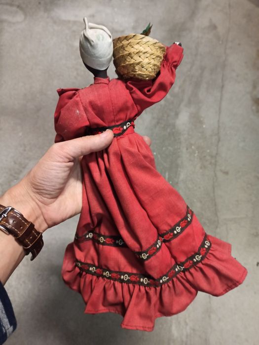 Boneca de baiana em cerâmica