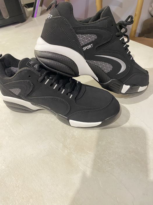 Продам кросівки нові чоловічі