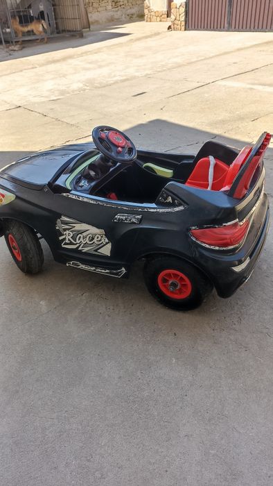 Дитячий автомобіль 2-7 років