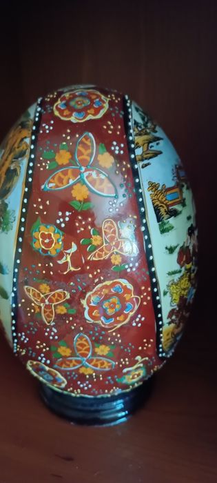 Ovo em porcelana chinesa antiga