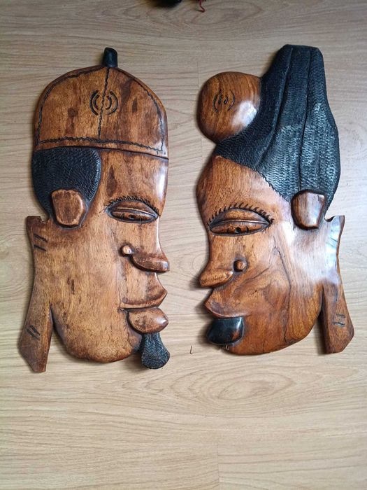 Esculturas africanas de parede em madeira
