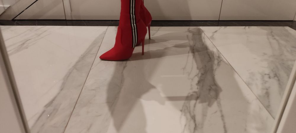 Piękne wiosenne kozaki za kolano