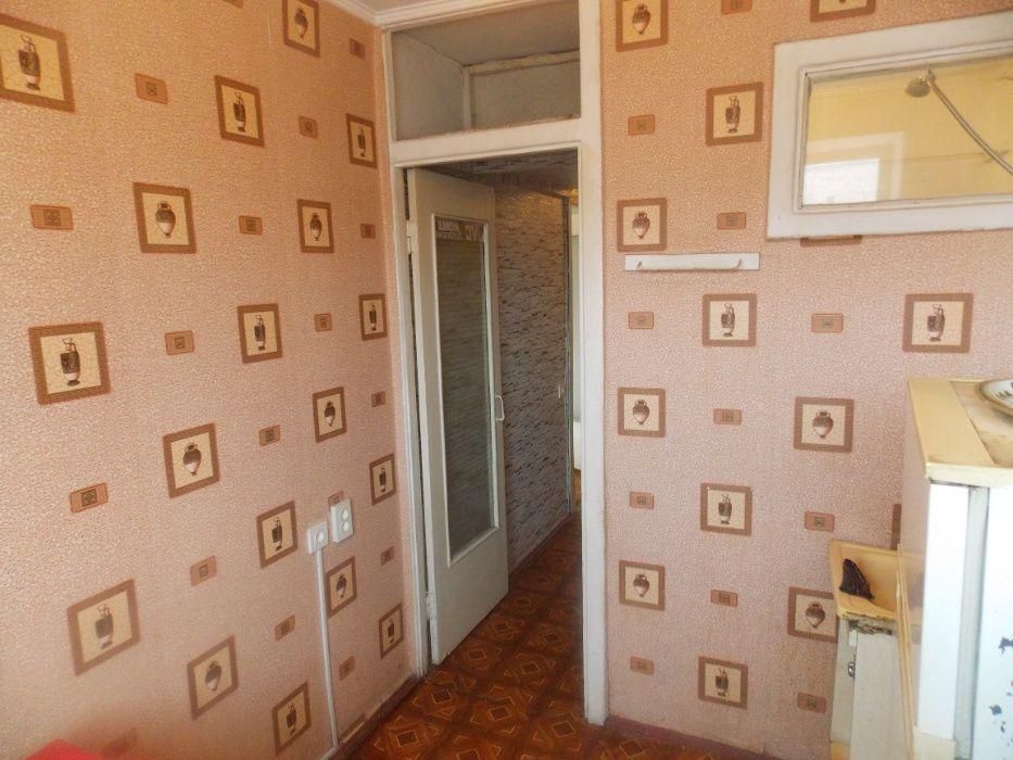 Продам 1-к. квартиру (гостинка) центр Броварів, Незалежності