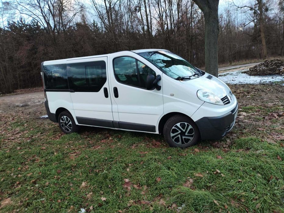 Renault Trafic 2.0 DCI 9 osobowy 1 właściciel od 11 lat.