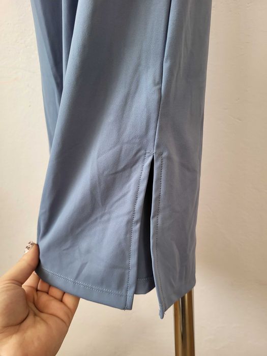 Niebieski kombinezon damski obcisły na siłownię M 38