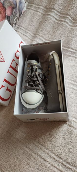 Tenisówki marli Guess.