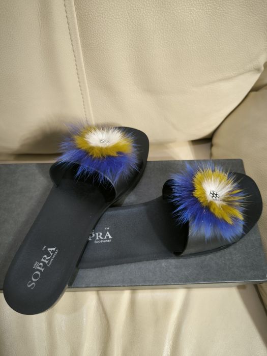 Женские резиновые шлепки