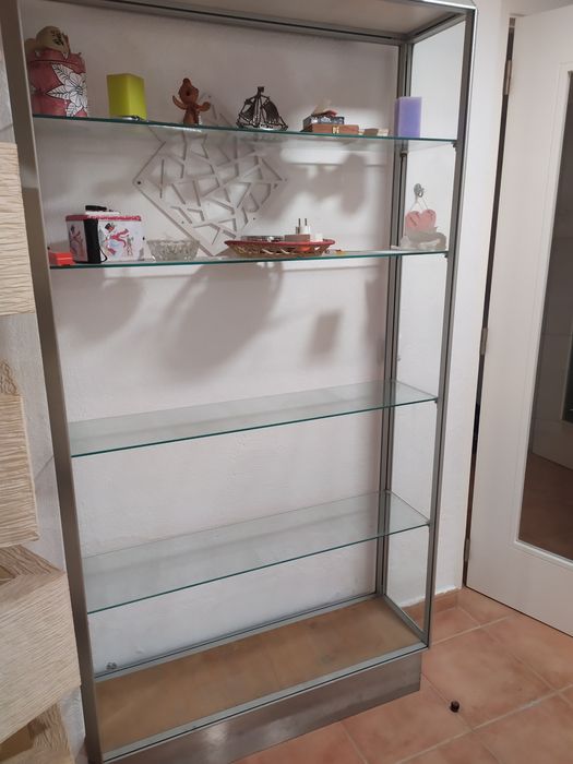 Estante em vidro e alumínio  RESERVADA