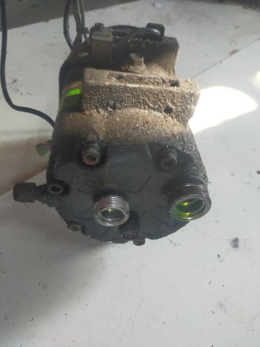 Kompresor sprężarka klimatyzacji audi A6 C4 2.5 TDI 4a0.280.805ad