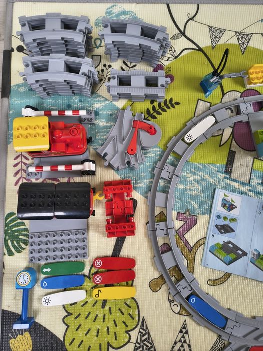 Pociąg LEGO Duplo towarowy i parowy 10875 i 10874