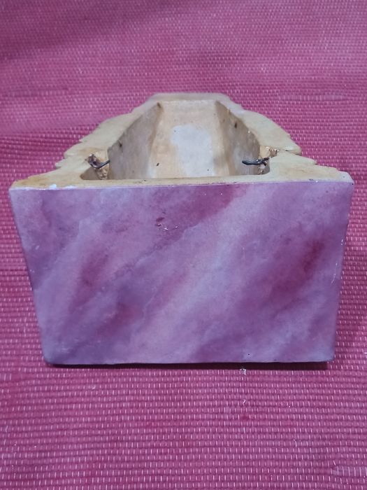 Peanha ou missula centenária em gesso