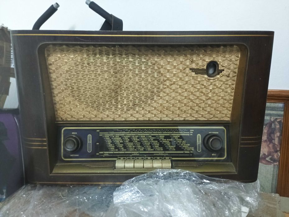 Rádio Antigo a Válvulas Schaub-Lorenz Savoy (1958)