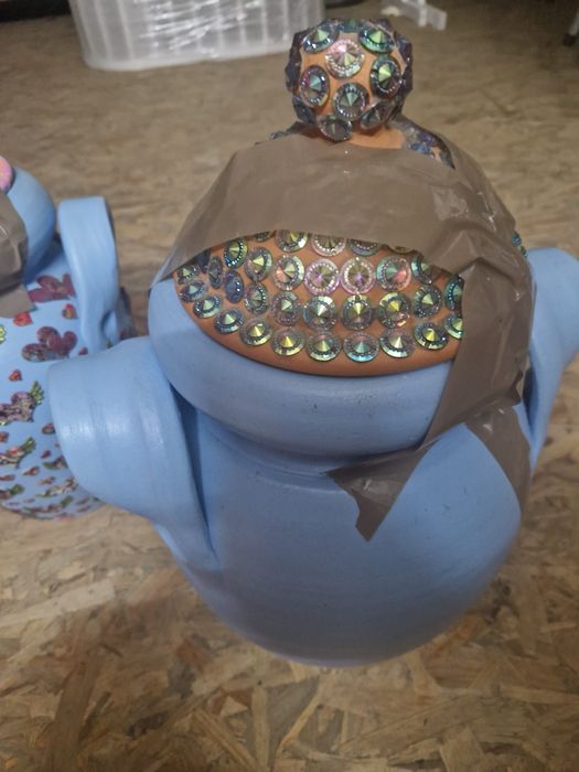 Potes em barro com decoração